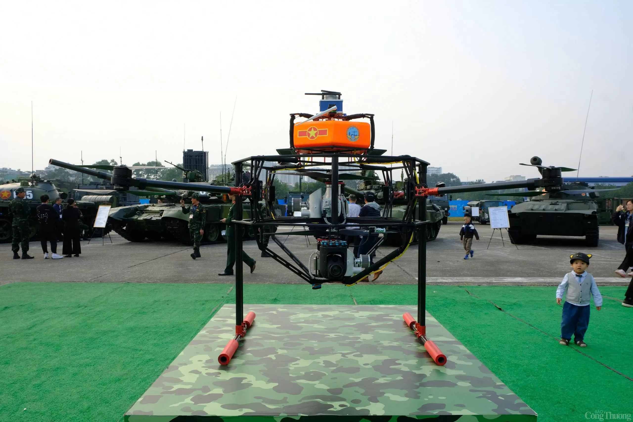 Triển lãm Quốc phòng quốc tế 2024: Mục sở thị dàn UAV ‘Made in Vietnam’