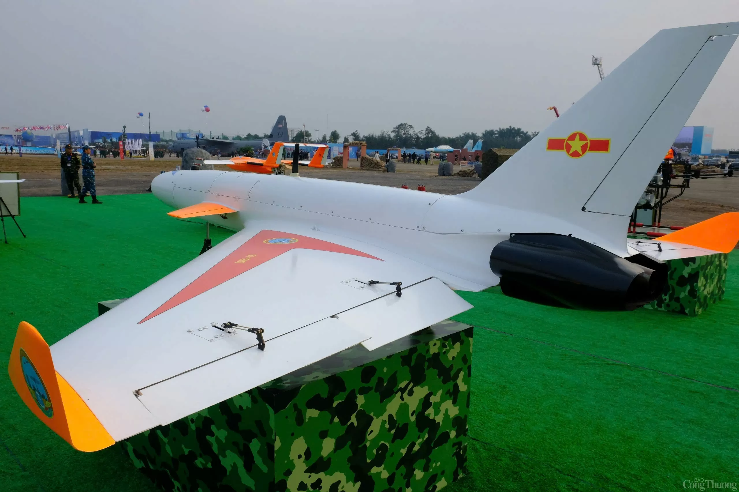 Triển lãm Quốc phòng quốc tế 2024: Mục sở thị dàn UAV ‘Made in Vietnam’