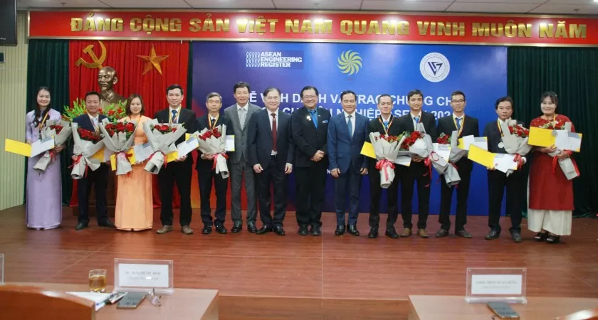 Các kỹ sư EVNCPC được vinh danh Kỹ sư chuyên nghiệp ASEAN 2024