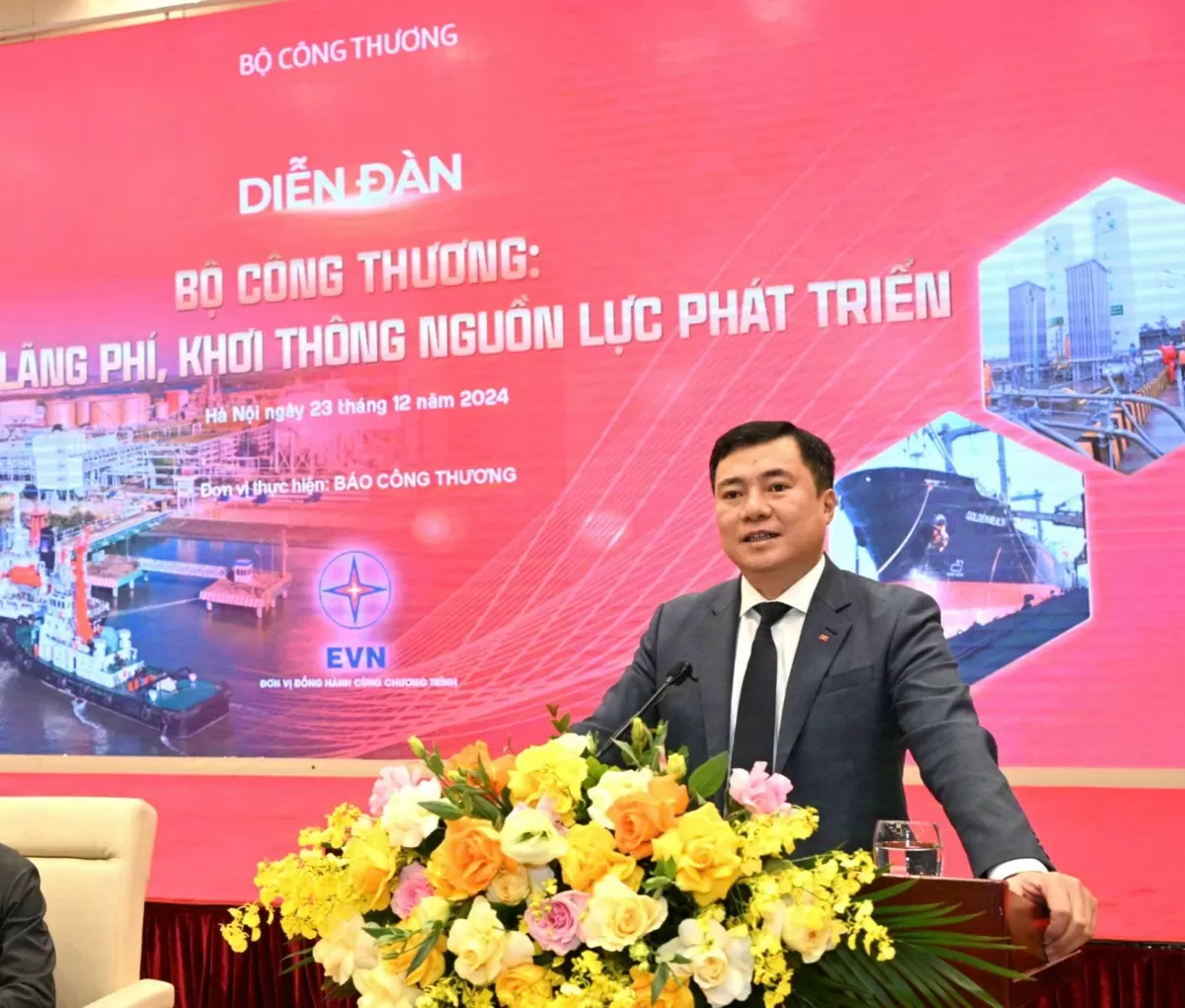 Thứ trưởng Bộ Công Thương Nguyễn Sinh Nhật Tân