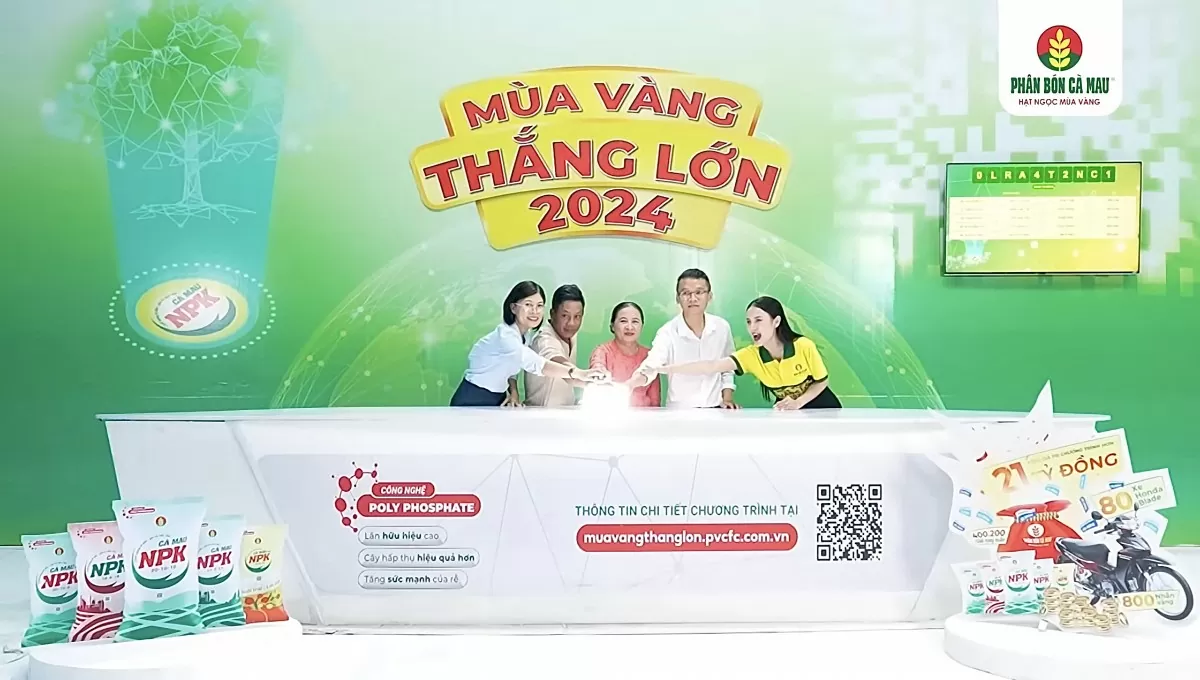 Anh Nguyễn Văn Phú và anh Nguyễn Đại Lượng tham gia Livestream Quay số may mắn đợt 11