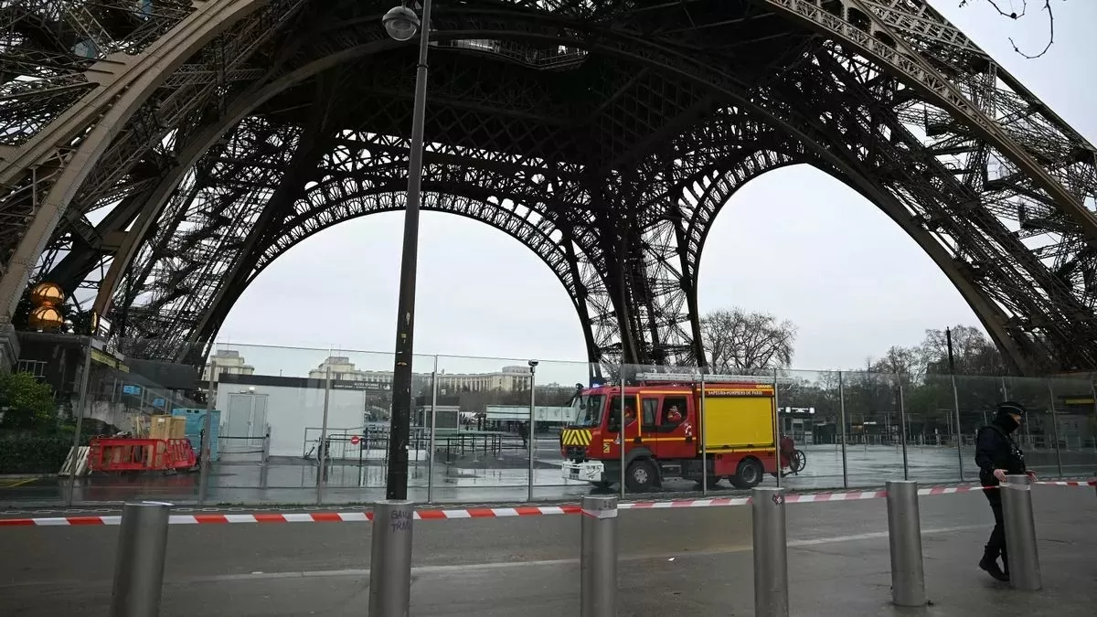 Hé lộ nguyên nhân vụ cháy tại tháp Eiffel