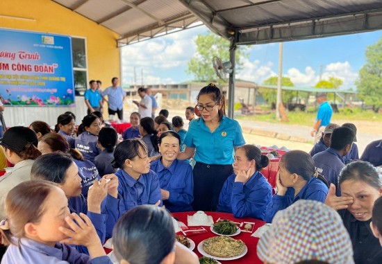 doan vien cong doan thuc hien nghiem tuc viec doi moi sap xep tinh gian bo may