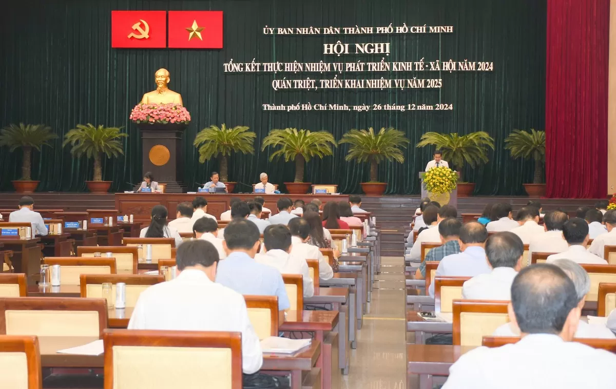 tp ho chi minh san xuat cong nghiep thuong mai dich vu nam 2024 tang truong cao