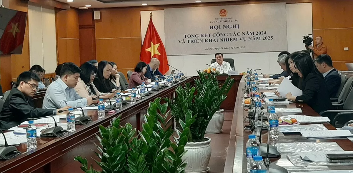 Hội nghị Tổng kết Công tác năm 2024 và triển khai nhiệm vụ năm 2025 của Cục Xuất nhập khẩu (Bộ Công Thương) diễn ra chiều 26/12. Thứ trưởng Bộ Công Thương Nguyễn Sinh Nhật Tân chủ trì Hội nghị.