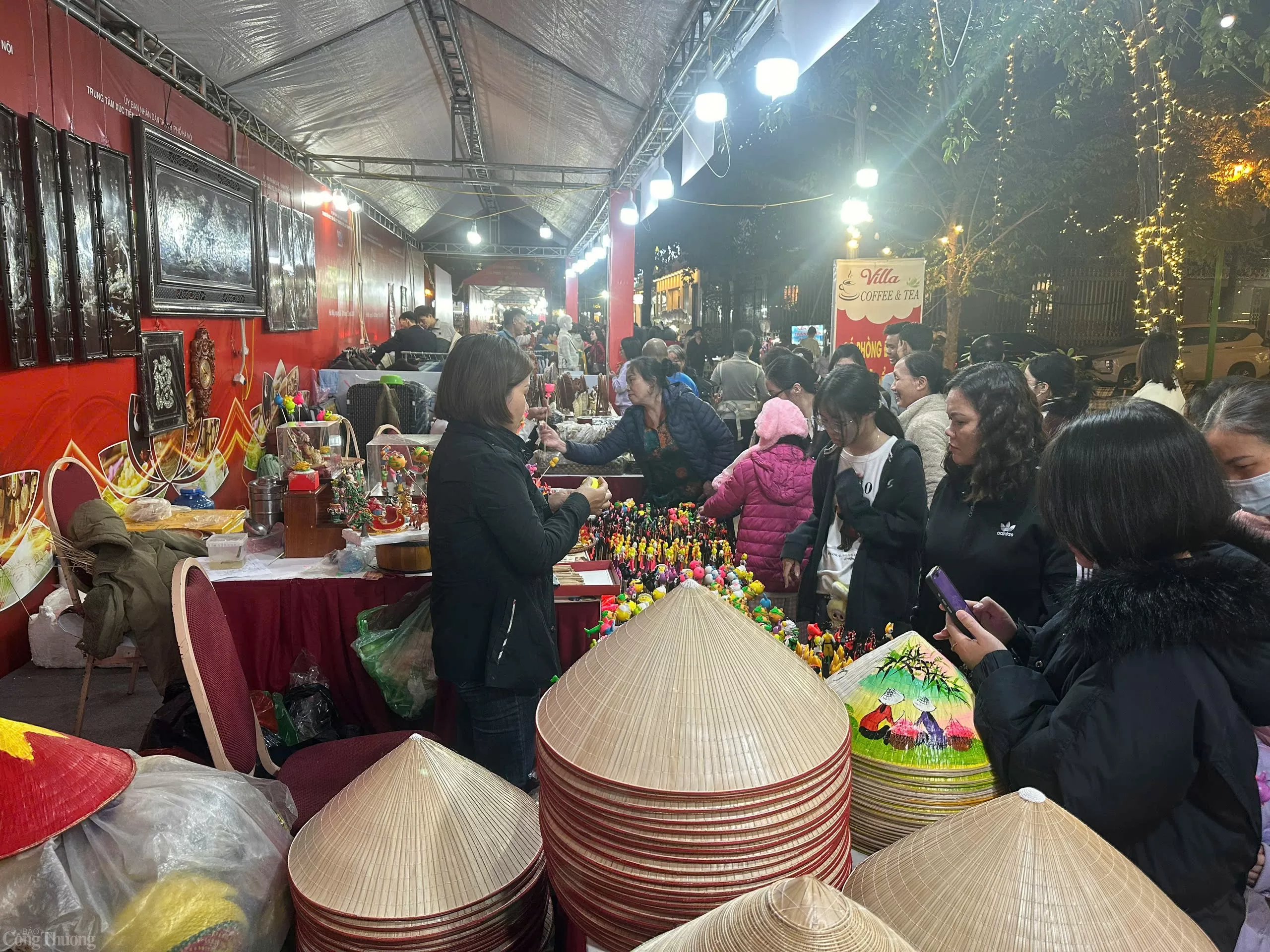 Festival nông sản, sản phẩm làng nghề Hà Nội tại quận Hoàng Mai: Mua sắm tưng bừng chào Xuân 2025