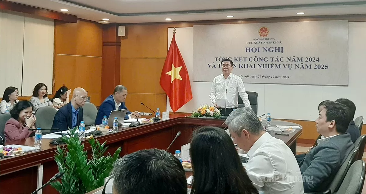 Hội nghị Tổng kết Công tác năm 2024 và triển khai nhiệm vụ năm 2025 của Cục Xuất nhập khẩu (Bộ Công Thương) diễn ra chiều 26/12. Thứ trưởng Bộ Công Thương Nguyễn Sinh Nhật Tân chủ trì Hội nghị.