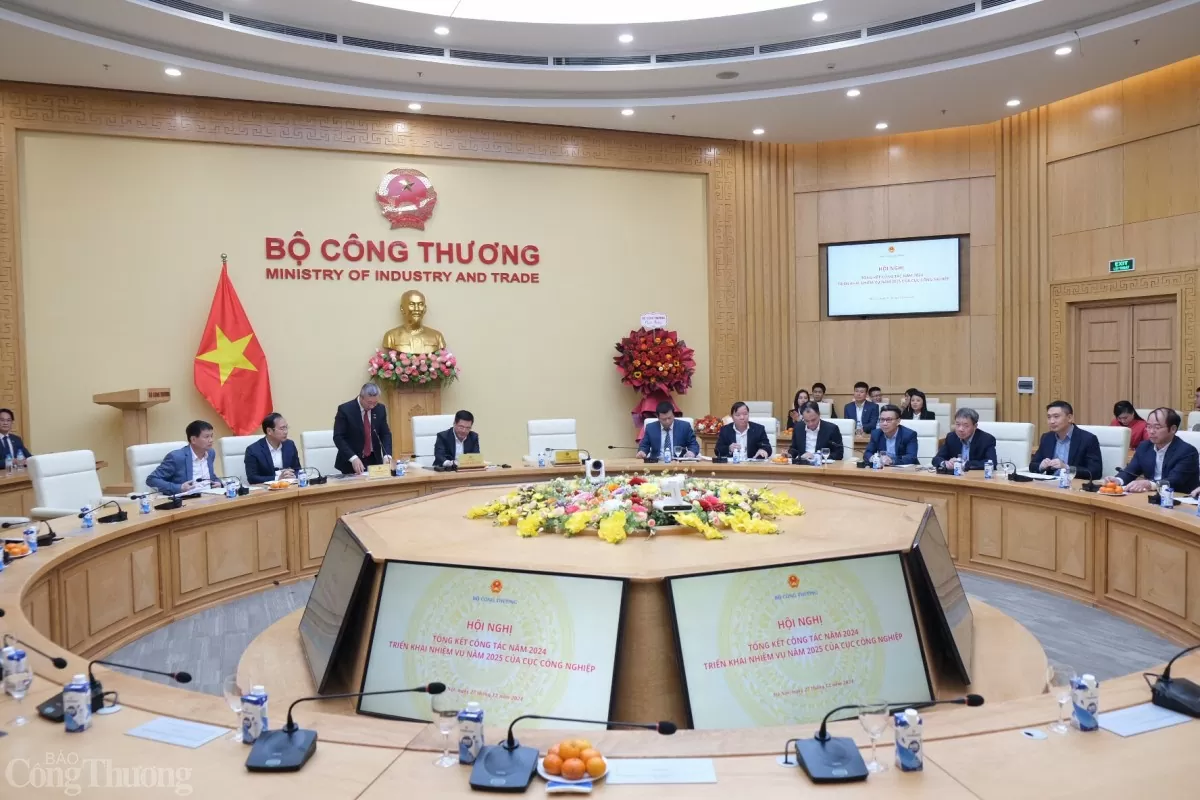 Chùm ảnh: Bộ trưởng Nguyễn Hồng Diên chủ trì hội nghị tổng kết năm 2024 của Cục Công nghiệp