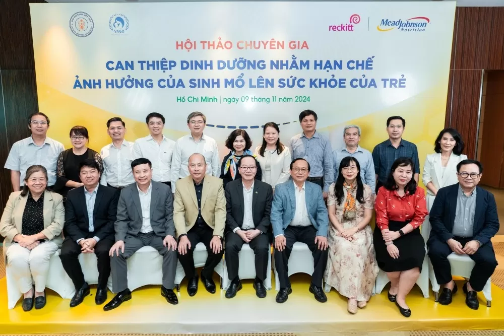 Hội thảo chuyên gia “Can thiệp dinh dưỡng nhằm hạn chế ảnh hưởng của sinh mổ lên sức khỏe của trẻ” được tổ chức tại TP.HCM với 20 chuyên gia đầu ngành về sản khoa, nhi khoa, sơ sinh, tiêu hoá và dinh dưỡng.