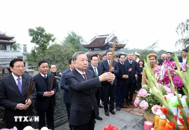 Tổng Bí thư Tô Lâm dâng hương tưởng niệm Chủ tịch Hồ Chí Minh tại Đền Chung Sơn và Khu di tích quốc gia Kim Liên