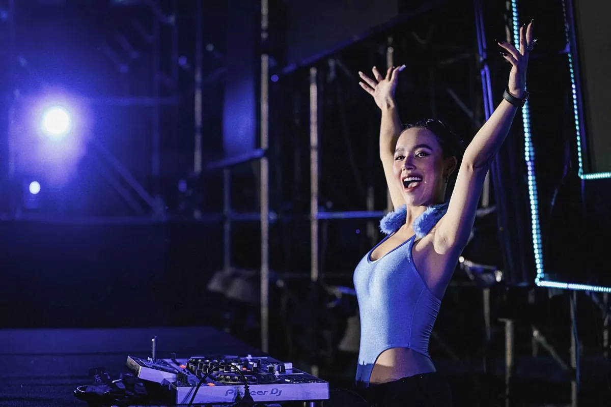 Quẩy hết mình với DJ TIT trên nền nhạc EDM sôi động
