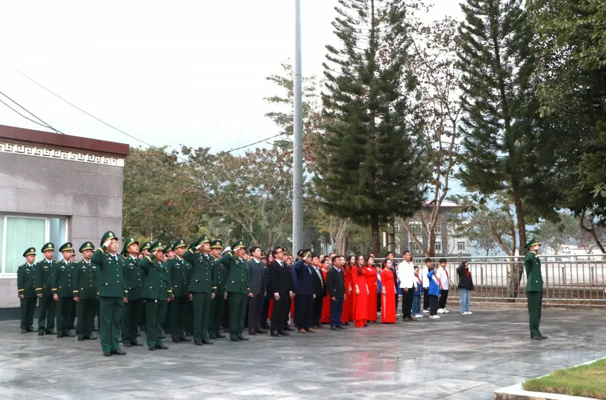 Tổ chức Lễ Chào cờ tại Cửa khẩu quốc tế Ma Lù Thàng