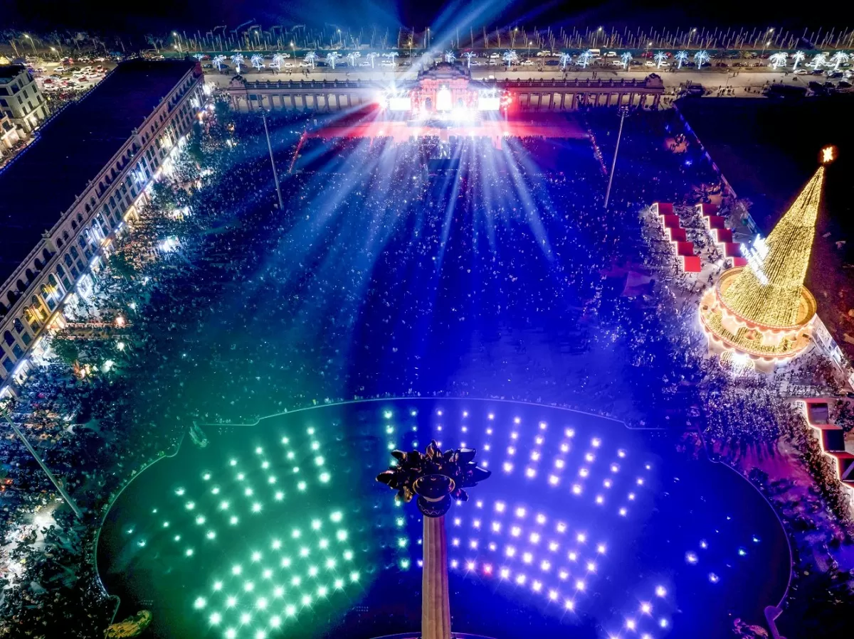 'Vũ trụ Vin' hoá 'thánh địa countdown', đón gần 1 triệu người trong đại tiệc chào năm mới 2025