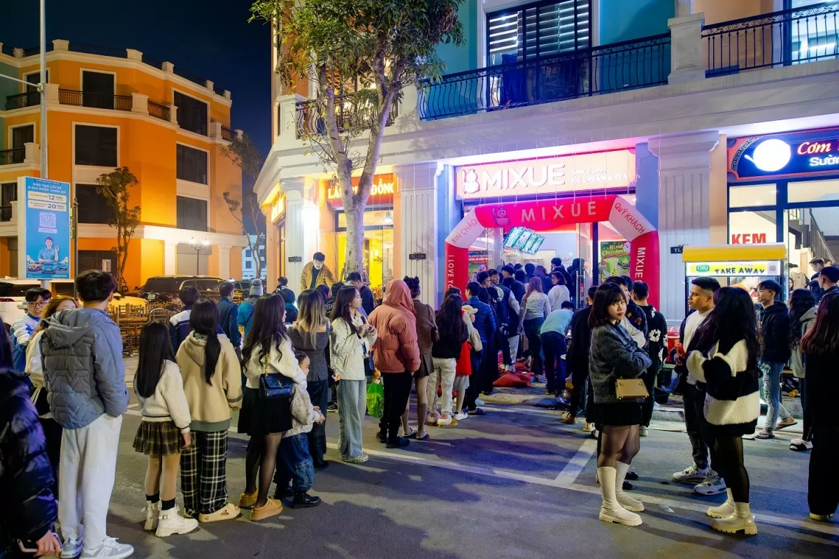 'Vũ trụ Vin' hoá 'thánh địa countdown', đón gần 1 triệu người trong đại tiệc chào năm mới 2025