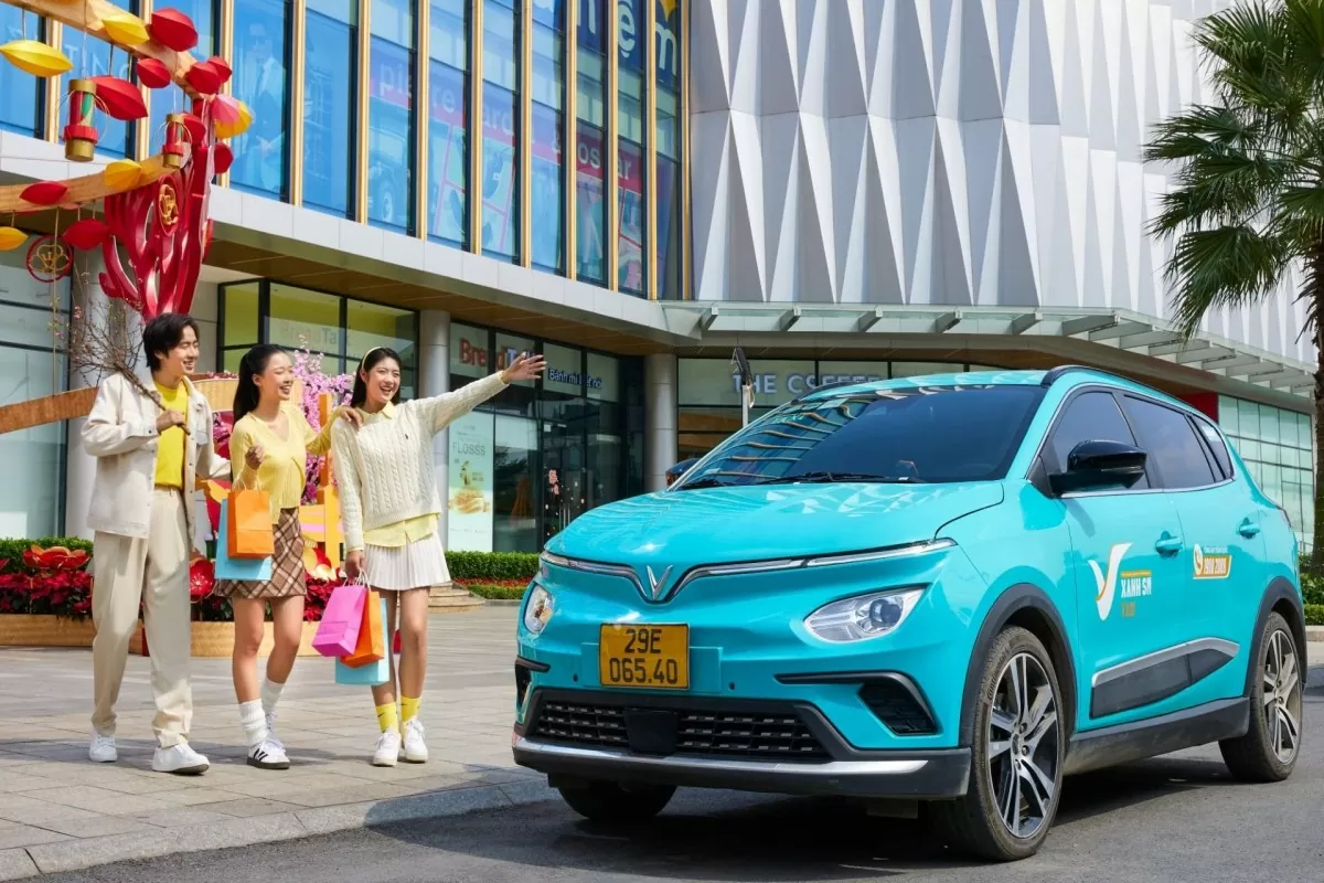 'Vũ trụ Vin' hoá 'thánh địa countdown', đón gần 1 triệu người trong đại tiệc chào năm mới 2025