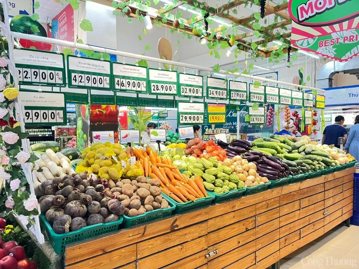 Co.opmart Quảng Bình tăng cường tần suất kiểm tra hàng hóa kinh doanh tại hệ thống lên gấp 2 – 3 lần so với ngày thường. 