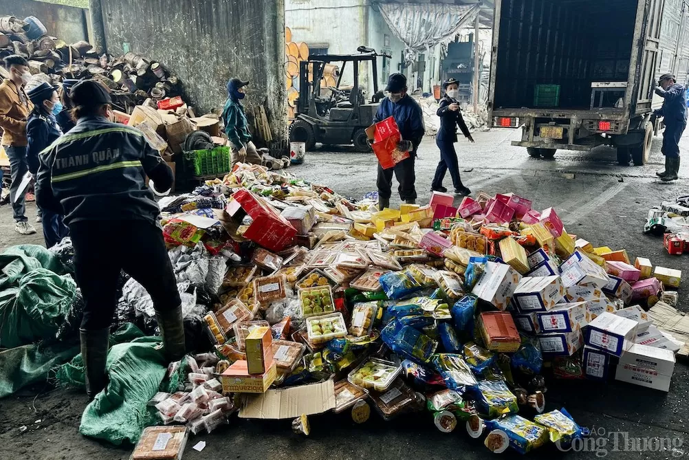 Cục Quản lý thị trường thành phố Đà Nẵng tiêu hủy hàng hóa vi phạm trong năm 2024