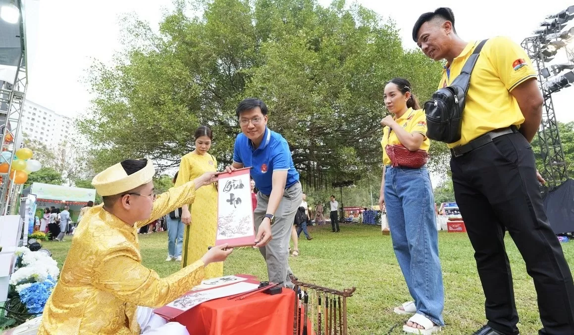 Sôi động chương trình 'Xuân nghĩa tình Dầu khí - Tết ấm áp sẻ chia'