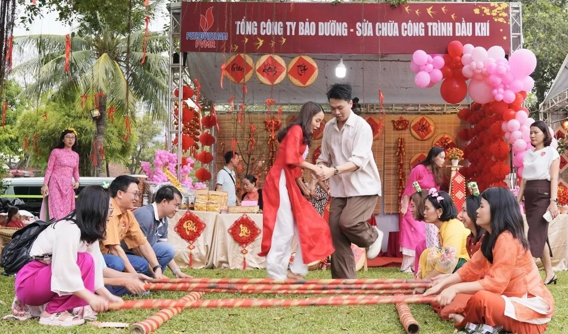 Sôi động chương trình 'Xuân nghĩa tình Dầu khí - Tết ấm áp sẻ chia'