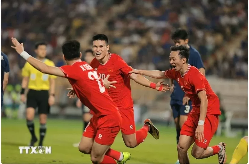 Hà Nội thưởng nóng Đội tuyển bóng đá nam Việt Nam