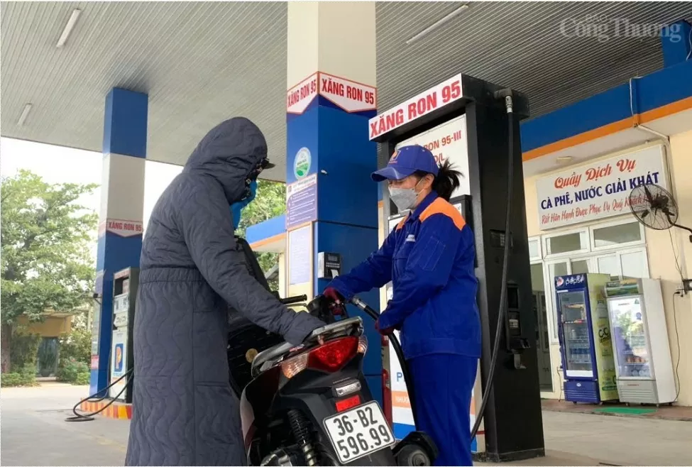 Tết Ất Tỵ 2025: Xăng dầu đầy kho, không lo khan hiếm