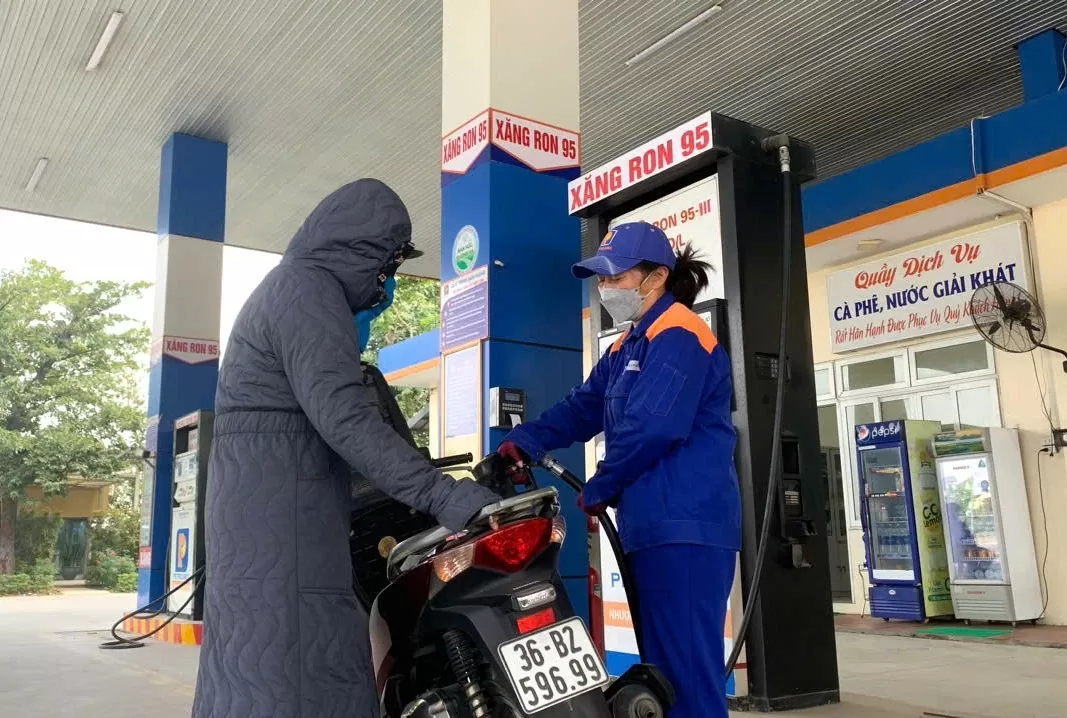 Tết Ất Tỵ 2025: Xăng dầu đầy kho, không lo khan hiếm
