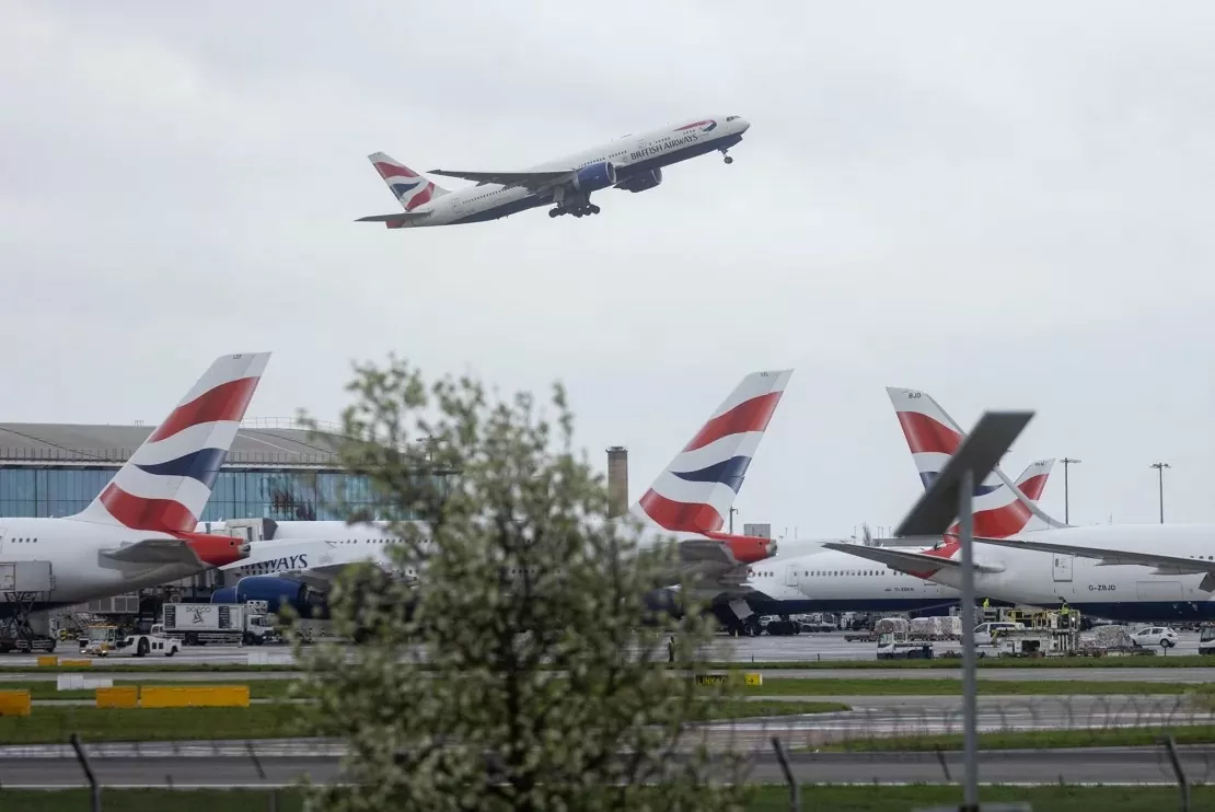 Ngay cả hành khách quá cảnh qua Vương quốc Anh tại các sân bay như Heathrow cũng sẽ cần Giấy phép du lich điện tử ETA - nguồn: CNN