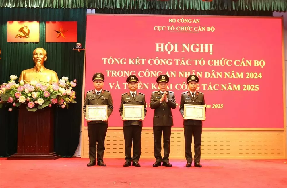 Bộ trưởng Bộ Công an: Công tác tổ chức cán bộ phải gương mẫu đi đầu về tinh gọn bộ máy