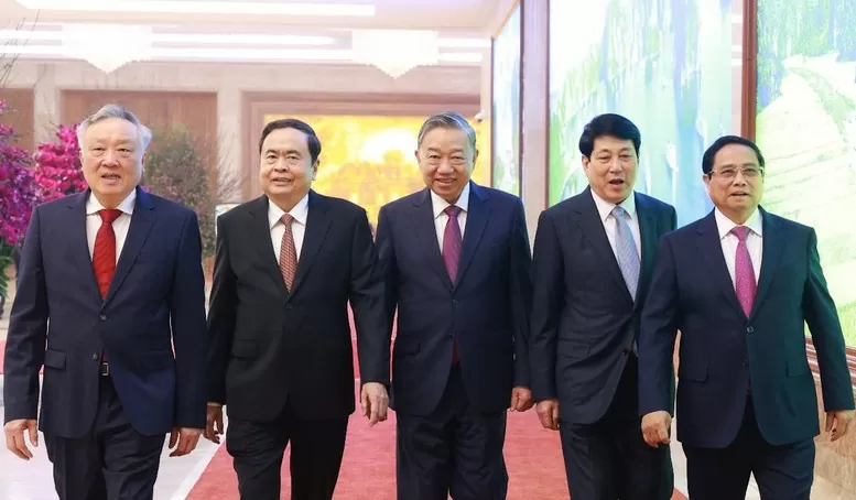 Thủ tướng Phạm Minh Chính đón Tổng Bí thư Tô Lâm; Chủ tịch nước Lương Cường; Chủ tịch Quốc hội Trần Thanh Mẫn đến dự hội nghị. Ảnh: Dương Giang/TTXVN