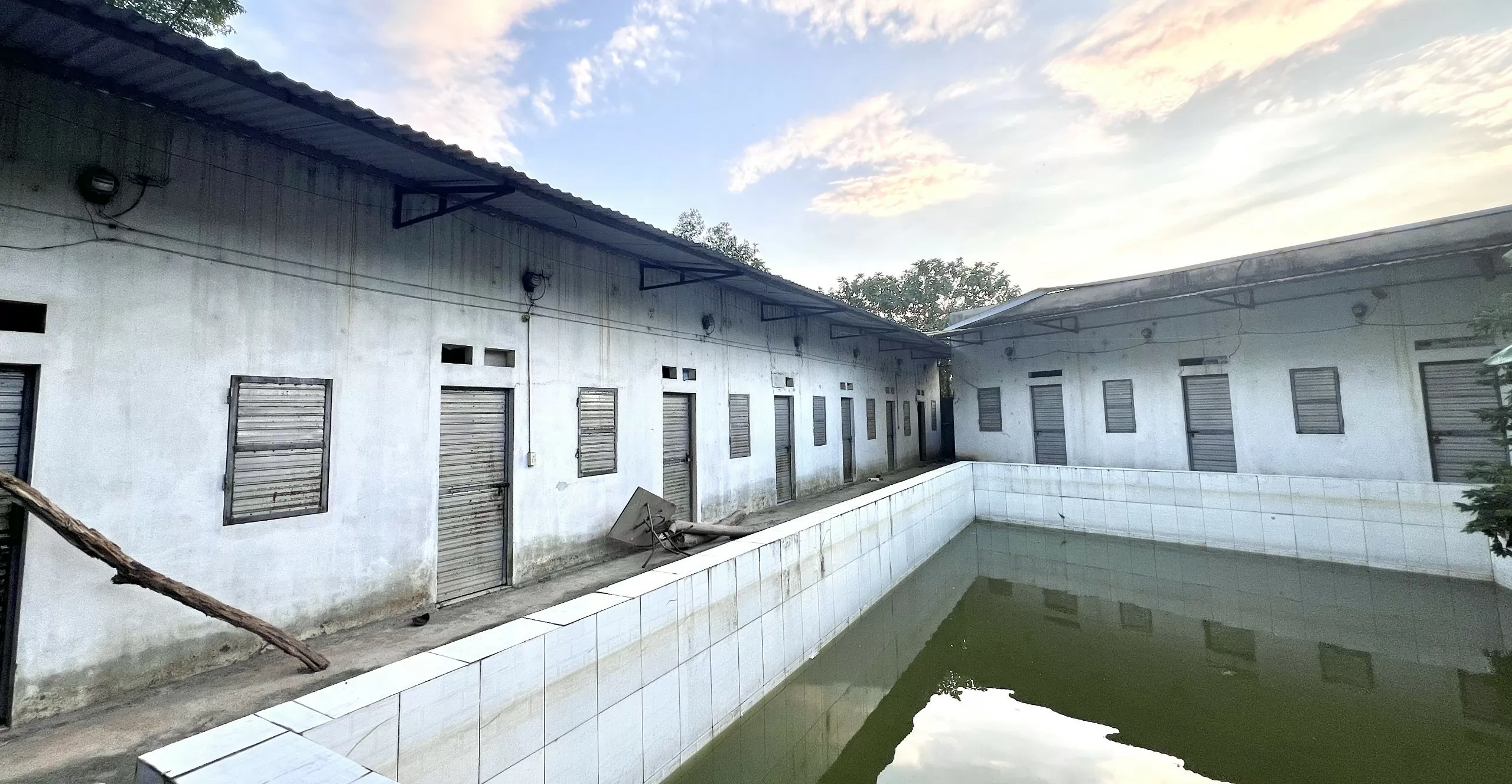 Nhà trọ ế ẩm, vắng người thuê