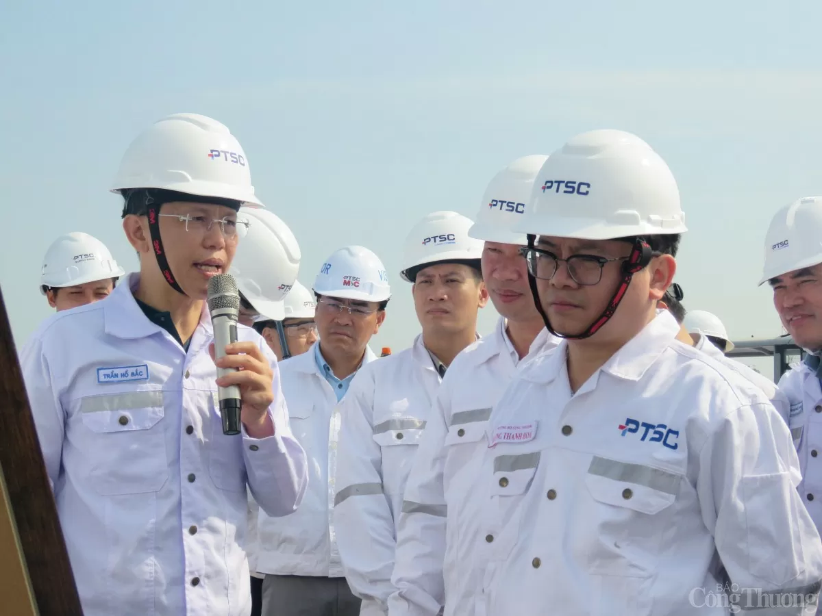 Chùm ảnh: Thứ trưởng Trương Thanh Hoài thăm căn cứ cảng PTSC