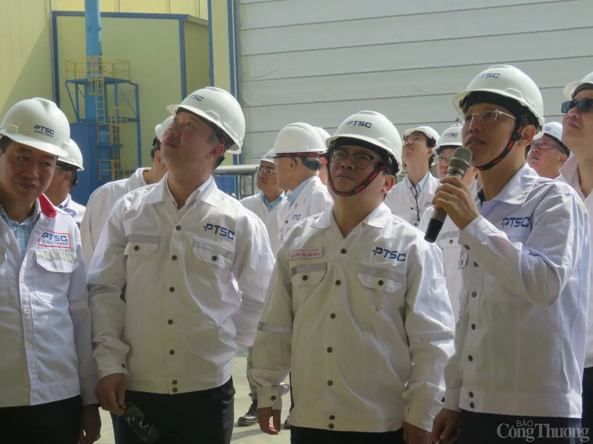 Chùm ảnh: Thứ trưởng Trương Thanh Hoài thăm căn cứ cảng PTSC