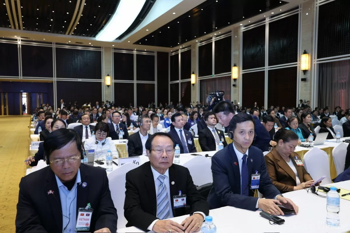 Thủ tướng kêu gọi '8 cùng' đưa hợp tác thương mại, đầu tư Việt - Lào tăng trưởng đột phá