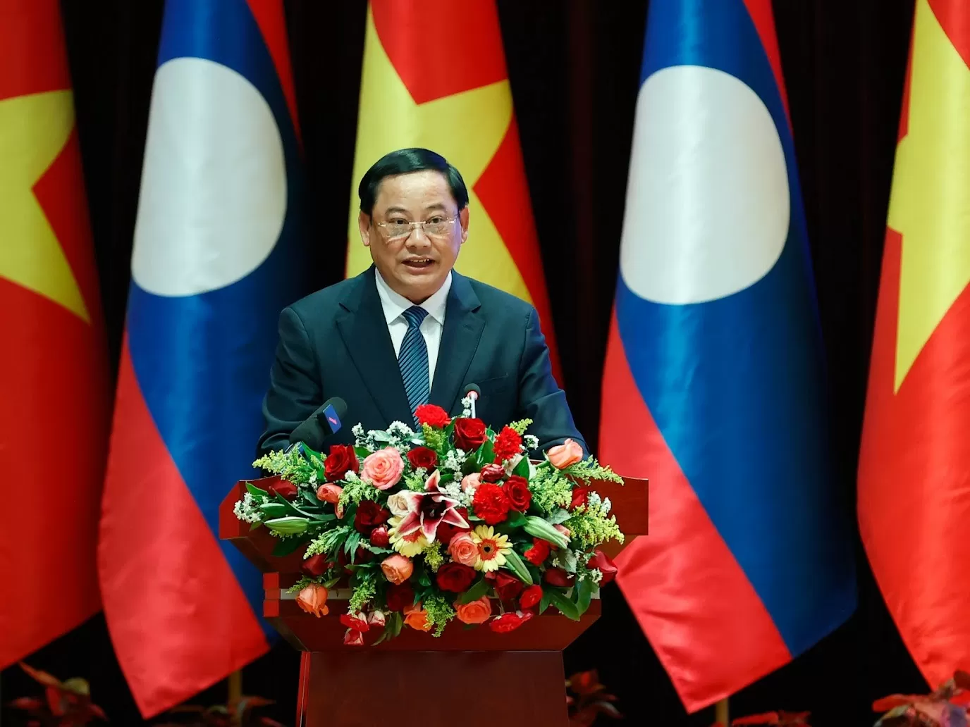 Thủ tướng kêu gọi '8 cùng' đưa hợp tác thương mại, đầu tư Việt - Lào tăng trưởng đột phá