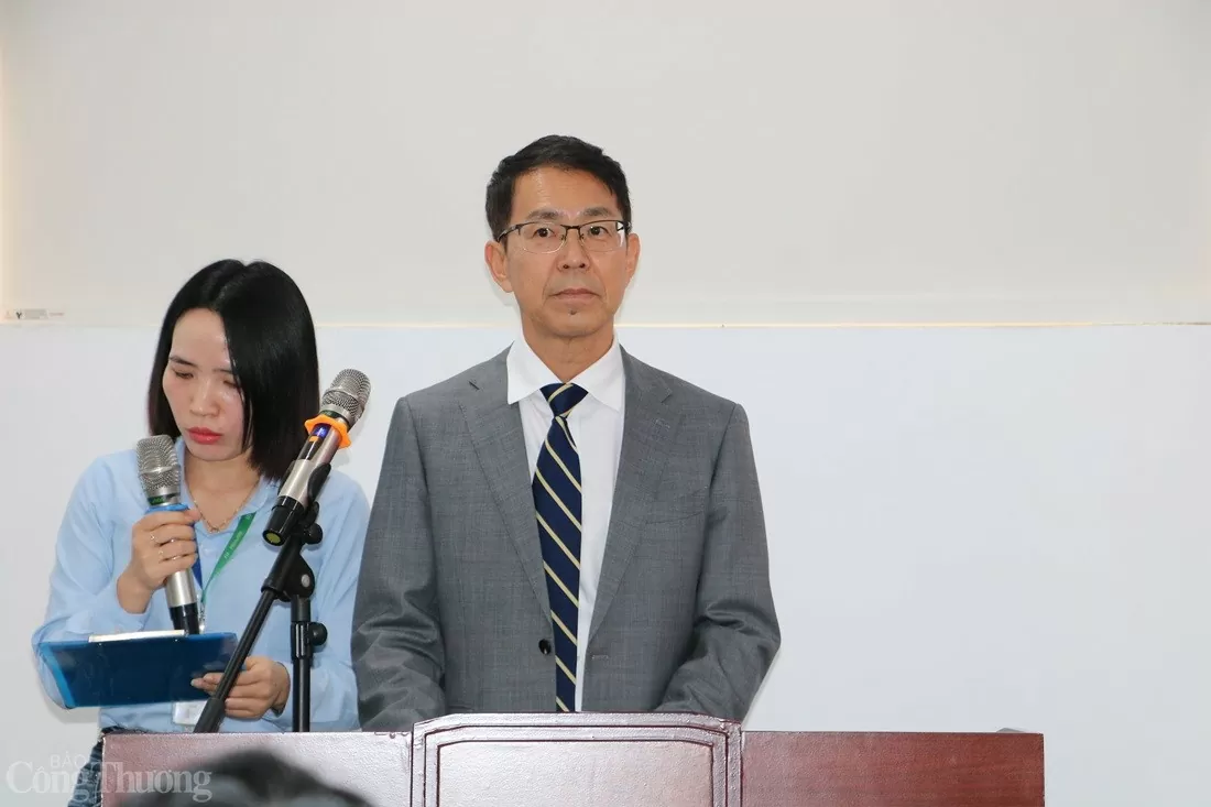 Đoàn công tác Quốc hội tặng quà người lao động Hải Dương