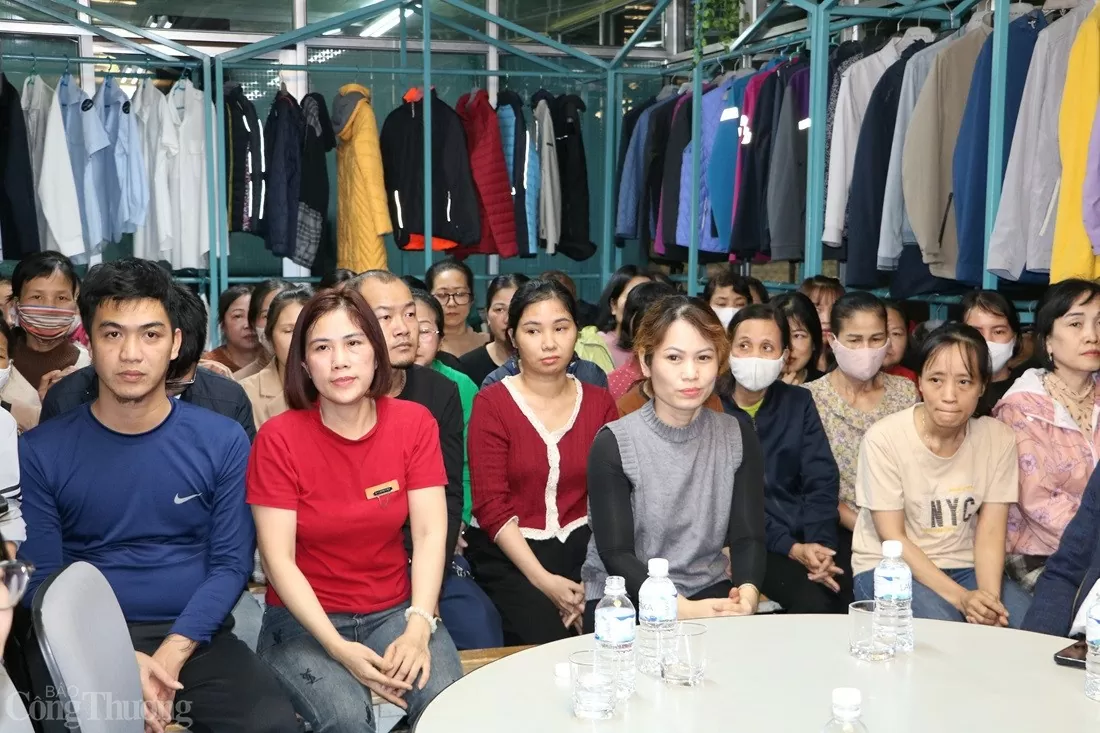 Đoàn công tác Quốc hội tặng quà người lao động Hải Dương