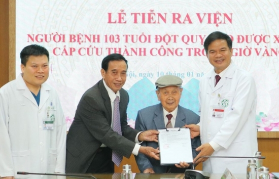 benh vien bach mai cuu song cu ong 103 tuoi dot quy