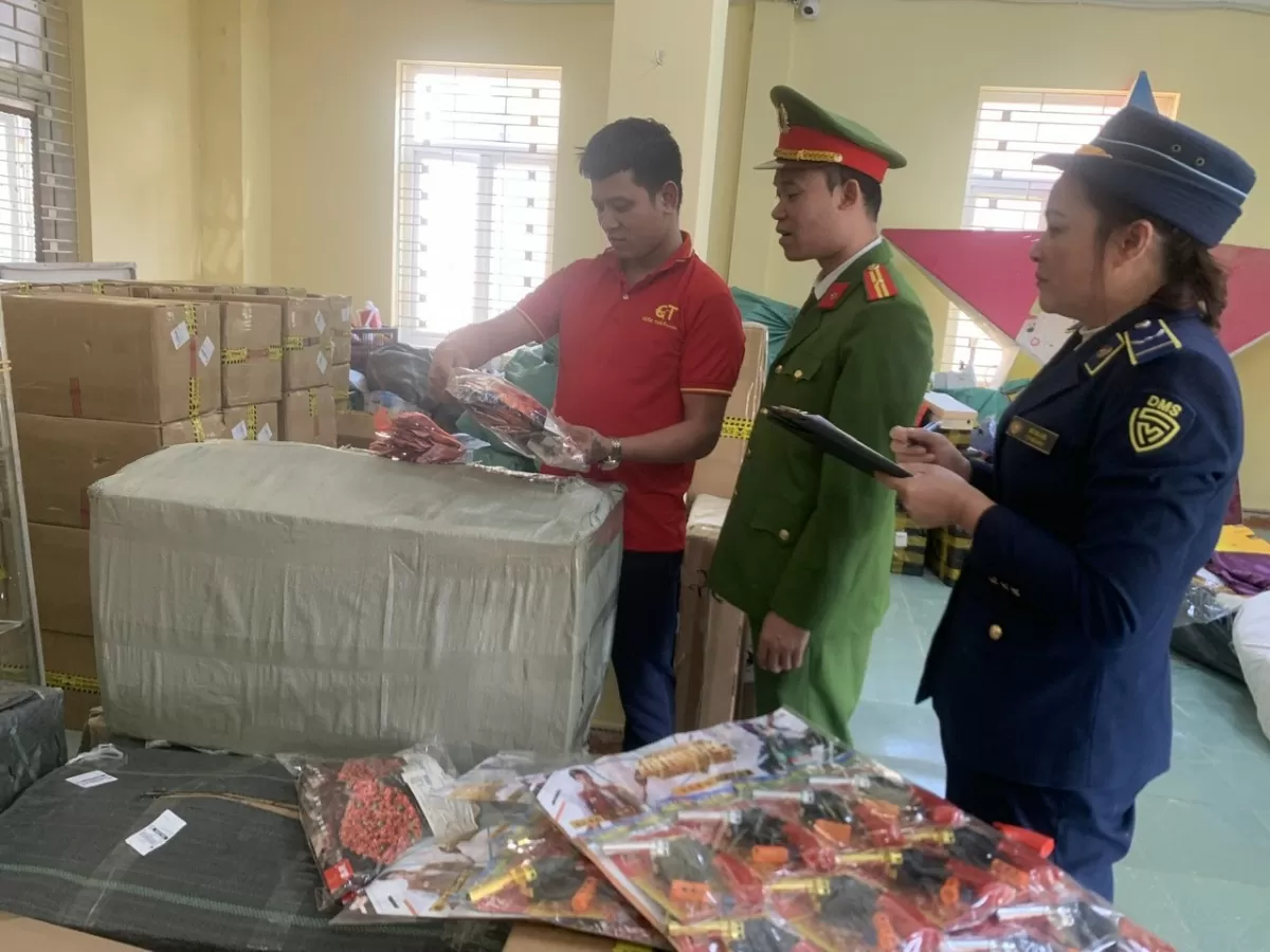 Yên Bái: Liên tiếp phát hiện xe chở hàng hóa nhập lậu