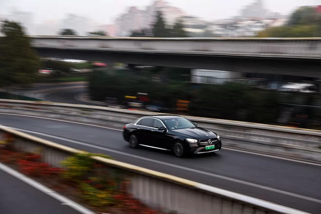 Mercedes-Benz đã bán được 1.983.400 xe năm 2024. Ảnh: Reuters