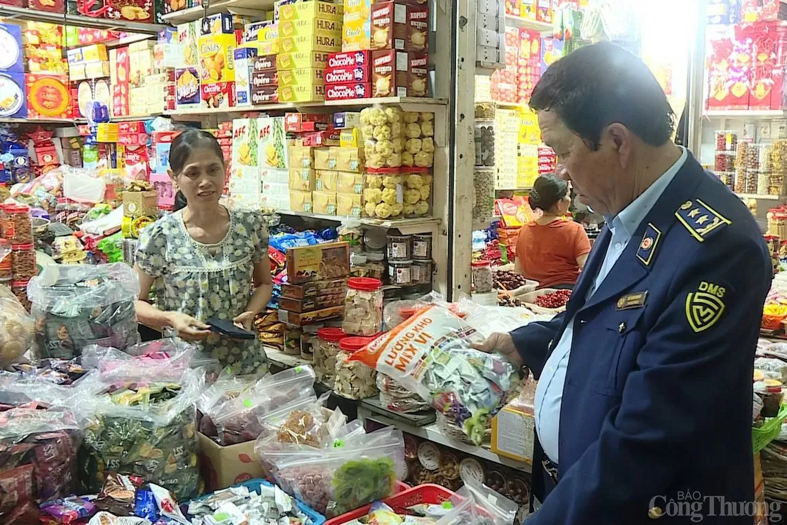 Tăng cường kiểm tra các mặt hàng có nhu cầu tiêu dùng cao dịp Tết như bánh, kẹo mứt...