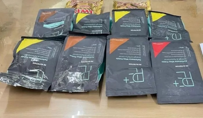 Hai thanh niên giấu 7,3 kg ma túy trong bánh kẹo