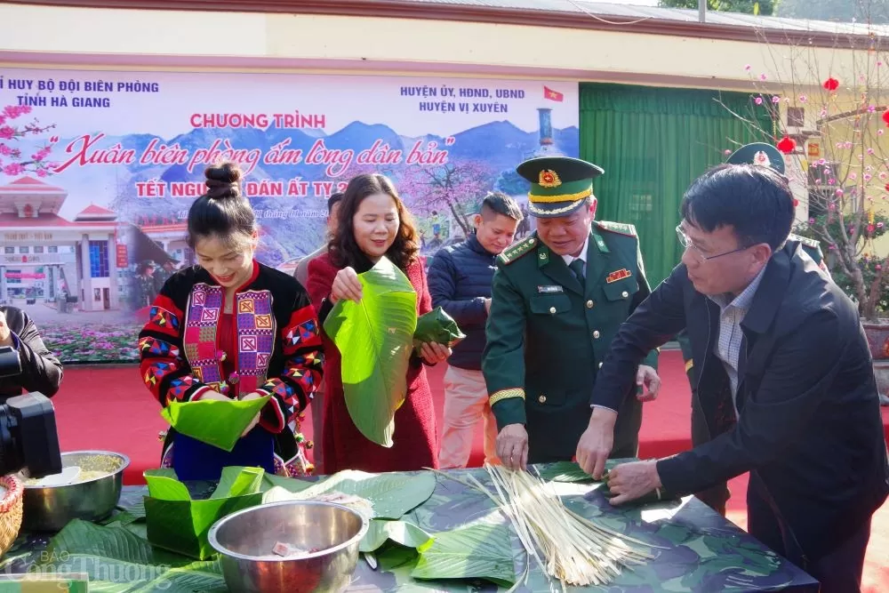 Ấm áp Chương trình 'Xuân biên phòng ấm lòng dân bản'