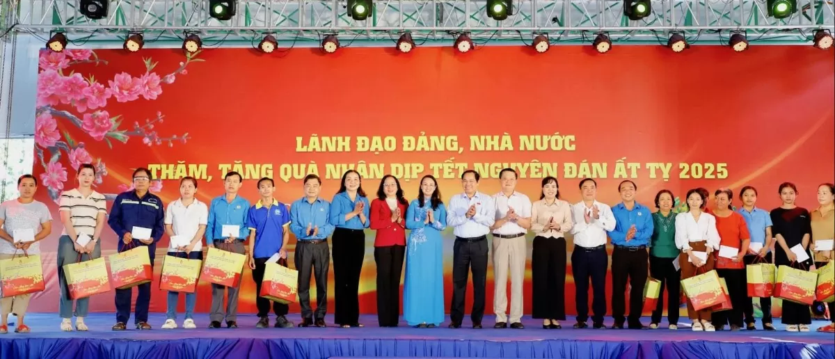 Cần Thơ: Trao quà Tết cho đoàn viên và người lao động