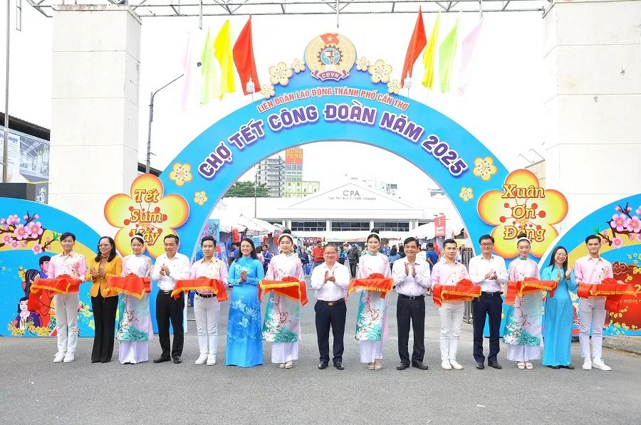 Cần Thơ: Trao quà Tết cho đoàn viên và người lao động