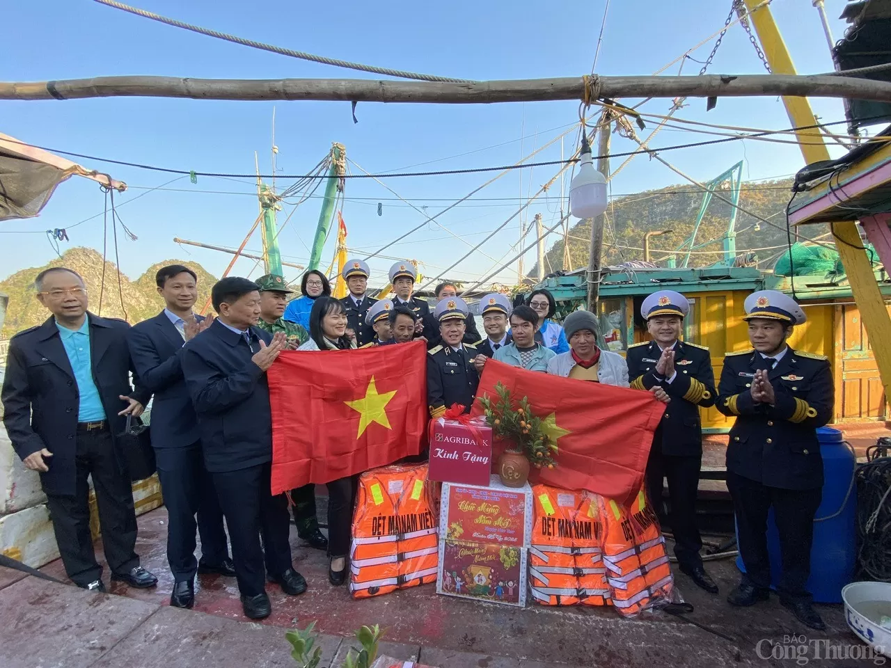 Hành trình mang Xuân đến Bạch Long Vĩ và Cát Bà