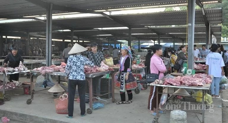 Lai Châu quan tâm phát triển thương mại, chợ biên giới