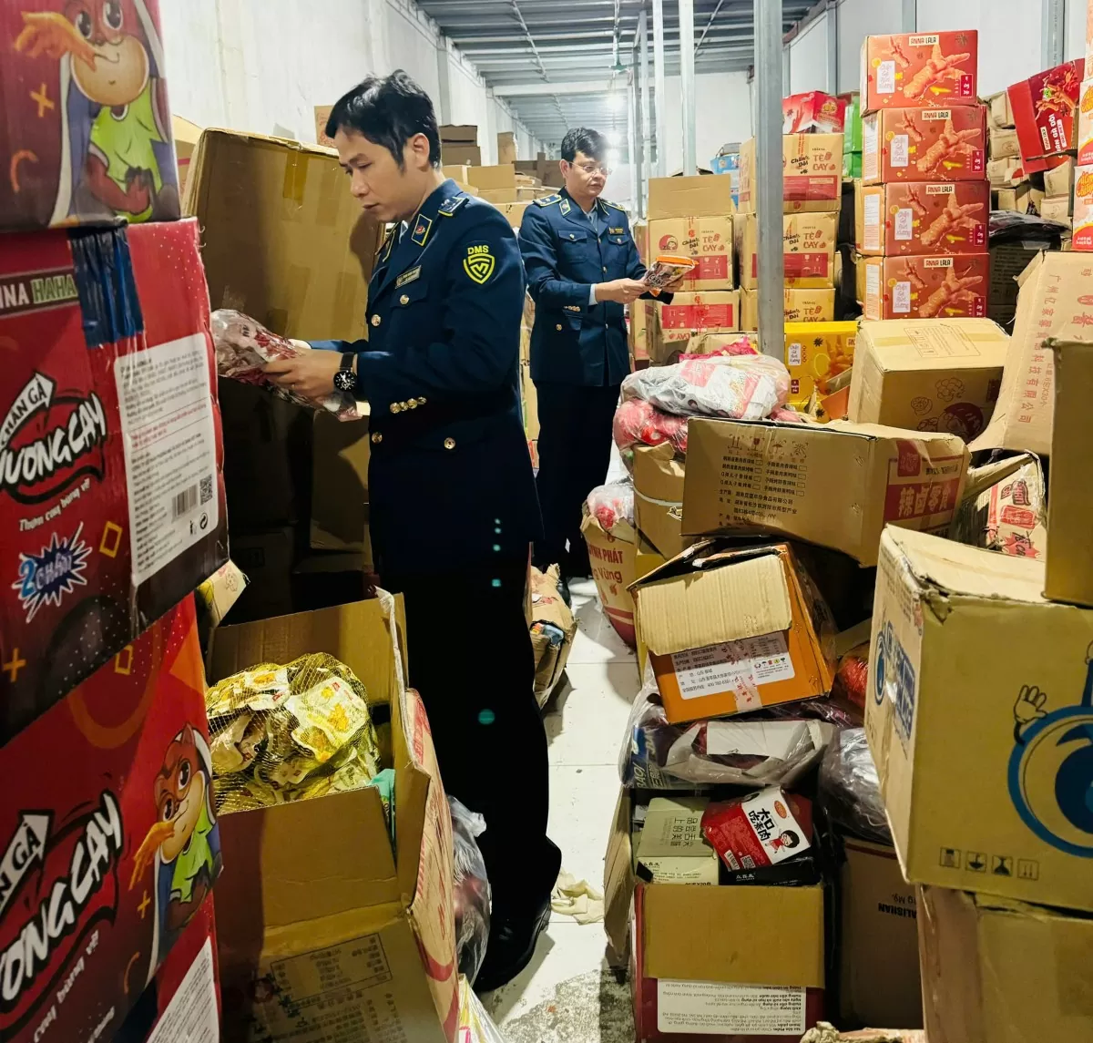 Vĩnh Phúc: Tạm giữ gần 10.000 sản phẩm thực phẩm nhập lậu