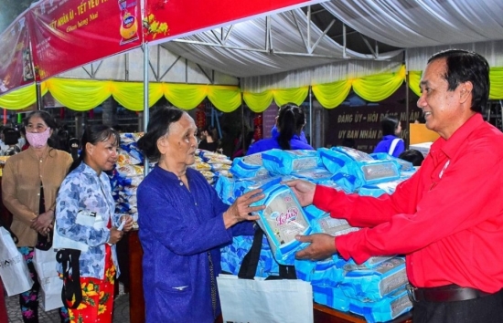 soc trang lan toa yeu thuong qua chuong trinh tet nhan ai