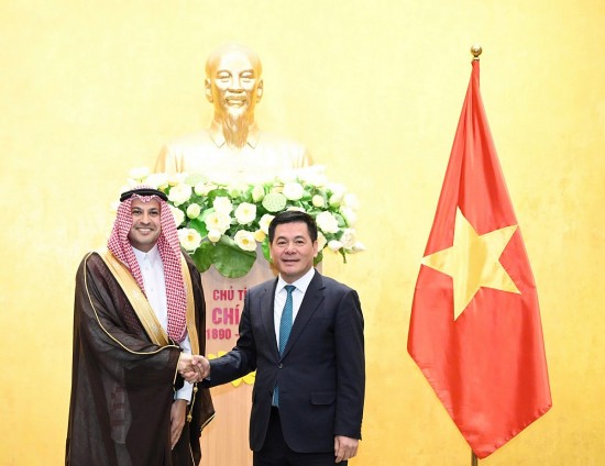 bo truong tiep va lam viec voi dai su saudi arabia