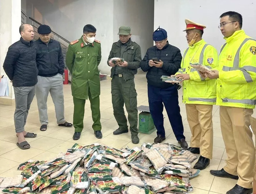 Tuyên Quang: Phát hiện hàng trăm gói xúc xích không nguồn gốc